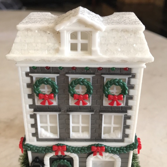 Holiday wallflowers plug in fragrance Bath and Bodyworks Victorian projection - Picture 11 of 14